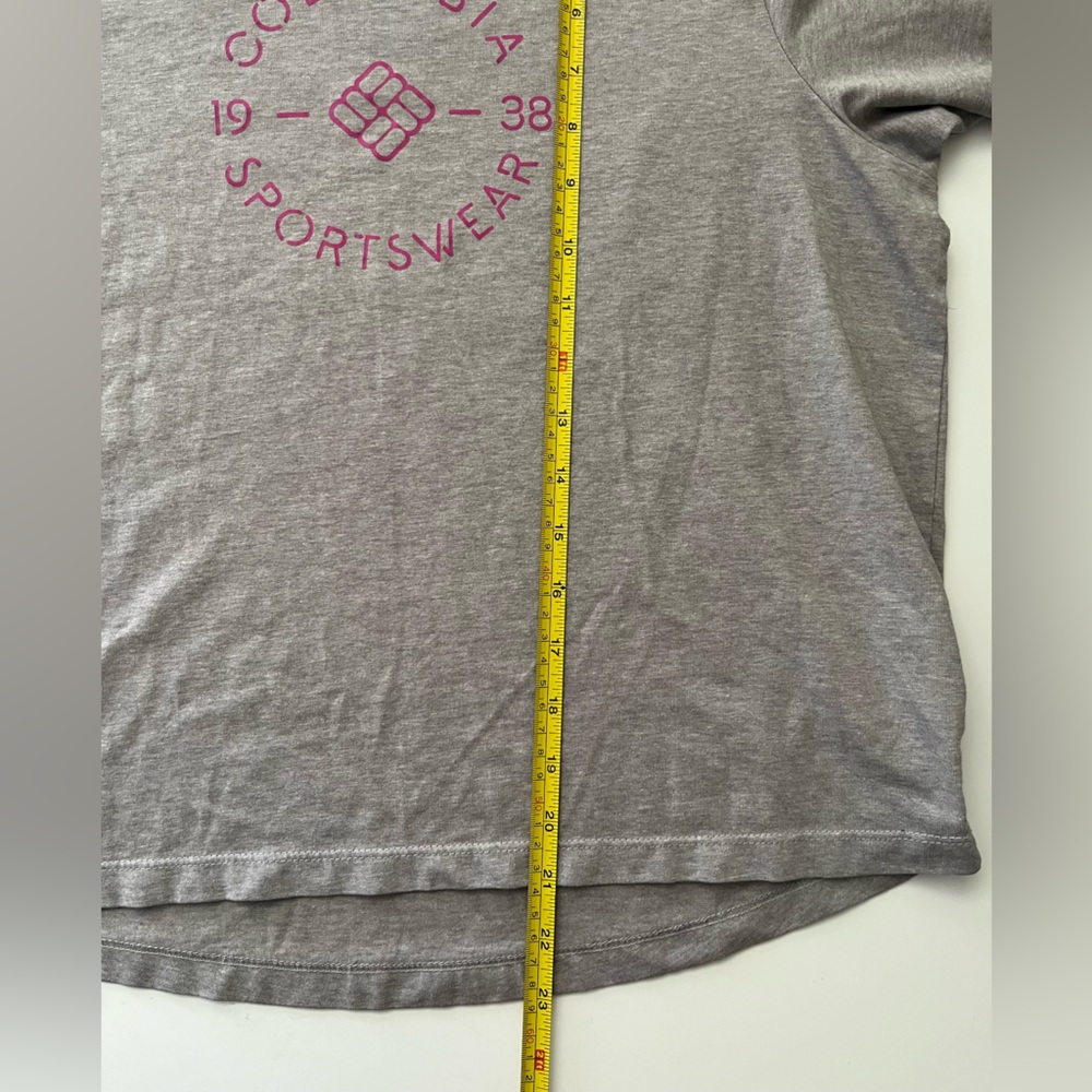 Columbia | Women’s Gray Short Sleeve Tee with Graphic Design - Picture 8 of 8